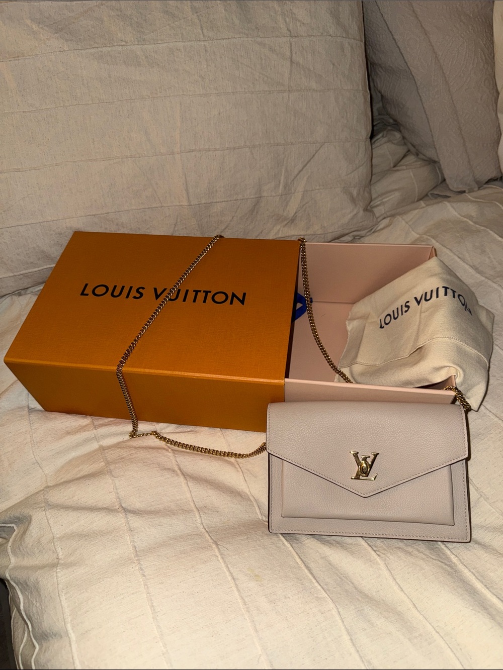Louis Vuitton Nude/Beige Leather Chain Crossbody with Gold Hardware - Picture 3 of 17